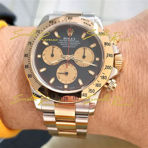 rolex daytona acciaio con sfondo giallo